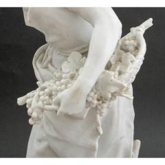 Paris Porcelain Sculpture Portrait of a Woman Grappilleuse Signed - 3007704