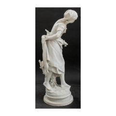 Paris Porcelain Sculpture Portrait of a Woman Grappilleuse Signed - 3007709