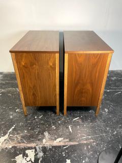 Paul McCobb Paul McCobb Pair of Cabinets in Walnut and Aluminium - 3650205