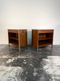 Paul McCobb Paul McCobb Pair of Cabinets in Walnut and Aluminium - 3650206