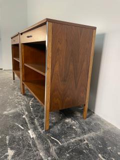 Paul McCobb Paul McCobb Pair of Cabinets in Walnut and Aluminium - 3650221