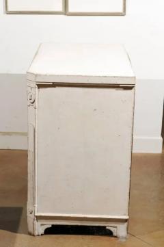 Period Gustavian 1780s Swedish Painted Breakfront Commode with Carved Medallions - 3417284