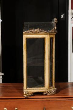 Petite 18th Century Venetian Painted Wood Rococo Vitrine with Carved Crest - 3491380