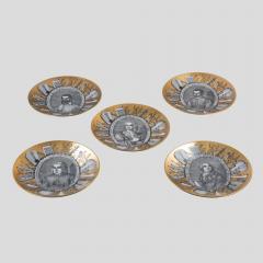 Piero Fornasetti Set of 5 Piero Fornasetti Grandi Maestri plates - 4093136