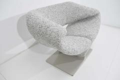 Pierre Paulin Pierre Paulin Ribbon Chair in White and Gray Upholstery - 1467134