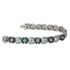 Platinum Diamond And Green Emerald Flower Bracelet - 3747360