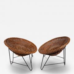 Pod Chairs Pair of Rattan Wicker Lounge Chairs on Metal Frame 1970 - 4752271