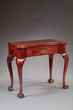 QUEEN ANNE CARD TABLE WITH SHELL CARVED KNEES - 1188172