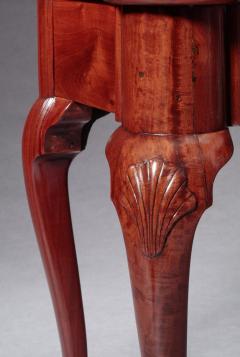 QUEEN ANNE CARD TABLE WITH SHELL CARVED KNEES - 1188174