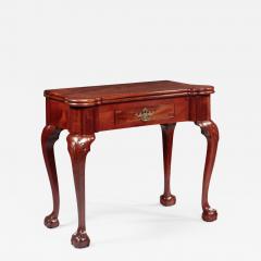 QUEEN ANNE CARD TABLE WITH SHELL CARVED KNEES - 1189277