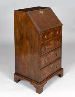 Queen Anne Period Walnut Slant Front Bureau - 3071351