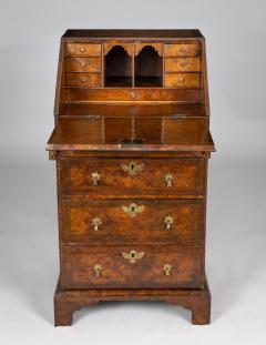 Queen Anne Period Walnut Slant Front Bureau - 3071353