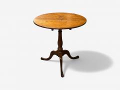 Queen Anne Style Oak Tilt Top Side Table USA 19th C  - 4017454