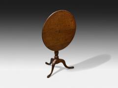 Queen Anne Style Oak Tilt Top Side Table USA 19th C  - 4017455