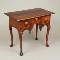 Queen Anne Veneered Dressing Table - 3944796