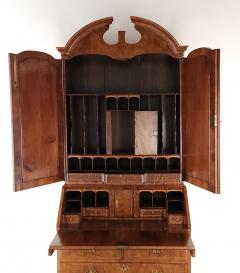 Queen Anne Walnut Secretary Bookcase England circa 1720 and later Restored - 3800372