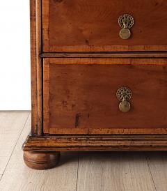 Queen Anne Walnut and Burl Walnut Chest of Drawers England circa 1710 - 3800497