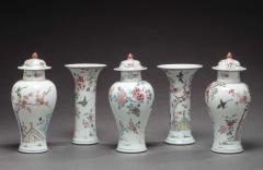 RARE CHINESE EXPORT FAMILLE ROSE FIVE PIECE GARNITURE - 1397582