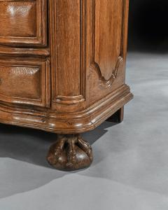 RARE EARLY 18TH CENTURY FRANCO FLEMISH OAK SERPENTINE FRONTED COMMODE - 2176418