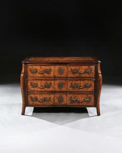 RARE EARLY 18TH CENTURY LOUIS XV PROVINCIAL BURR ELM MAZARIN COMMODE - 2188610