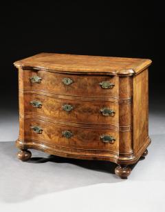 RARE WALNUT BLOCK FRONTED BAROQUE CHEST OF DRAWERS HOLLAND CIRCA 1740 - 1952602