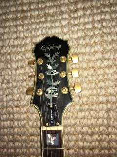 ROCK AND ROLL LEGENDS AUTOGRAPHED GUITAR - 735289