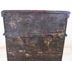 Rare 17th Century Italian Tuscany Carved Walnut Antique Nightstand - 2670164