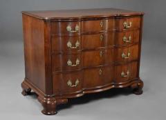 Rare 18thc Continental mahogany commode of oxbow form - 4752945