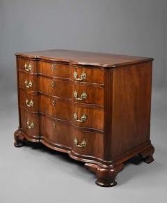 Rare 18thc Continental mahogany commode of oxbow form - 4752951