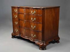 Rare 18thc Continental mahogany commode of oxbow form - 4752952