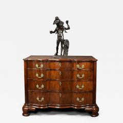 Rare 18thc Continental mahogany commode of oxbow form - 4762327