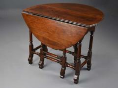Rare 18thc red walnut gateleg table of small proportions fine patina - 4805679