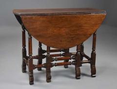Rare 18thc red walnut gateleg table of small proportions fine patina - 4805686