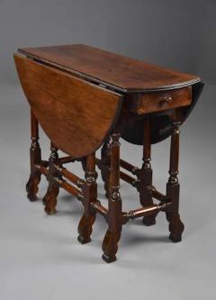 Rare 18thc red walnut gateleg table of small proportions fine patina - 4805687