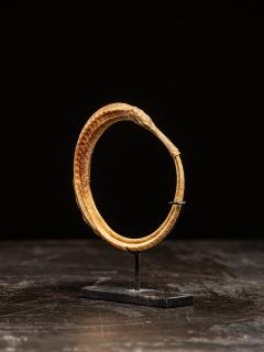 Rare Ceremonial Hippocamp Bracelet mounted on a custom metal stand Oceania - 4511963