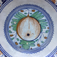 Rare Dutch Maiolica charger with Orange early 17th century - 4641053