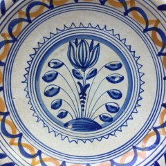 Rare Dutch Maiolica plate with tulip early 17th century - 4641046