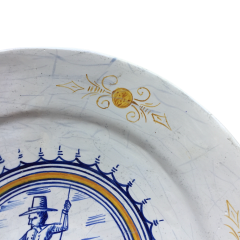 Rare Dutch maiolica Charger with decor of a Dutch Gentleman early 17th century - 4642227