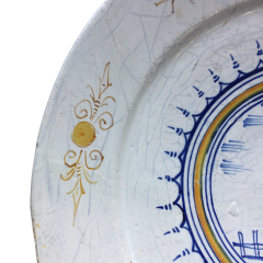 Rare Dutch maiolica Charger with decor of a Dutch Gentleman early 17th century - 4642229
