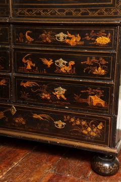 Rare Queen Anne Japanned Wardrobe Cabinet with original chinoiserie decoration - 3936942