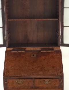 Rare Small George I Walnut Secretary Desk with Hidden Compartments circa 1715 - 4132452