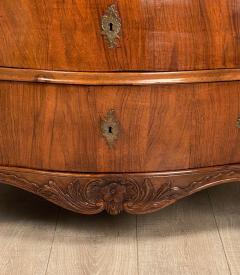 Rare Walnut Italian Serpentine and Bombe Three Drawer Chest circa 1750 - 2490137