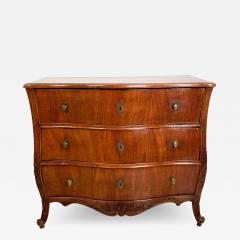 Rare Walnut Italian Serpentine and Bombe Three Drawer Chest circa 1750 - 2492276