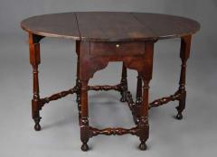 Rare early 18th century walnut gateleg table of fine patina - 4756895