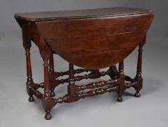 Rare early 18th century walnut gateleg table of fine patina - 4756903