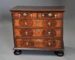 Rare fine William Mary yew walnut chest of drawers - 4805859
