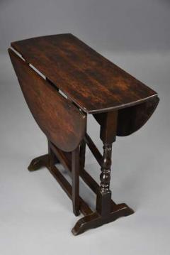 Rare late 17thc oak gateleg table of small proportions - 4805940