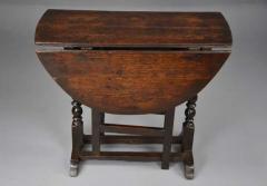 Rare late 17thc oak gateleg table of small proportions - 4805946