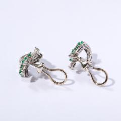 Raymond C Yard Raymond Yard Platinum Diamond Emerald Earrings - 2909635