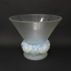 Rene Lalique Opalescent Glass Pinsons Vase - 3943142